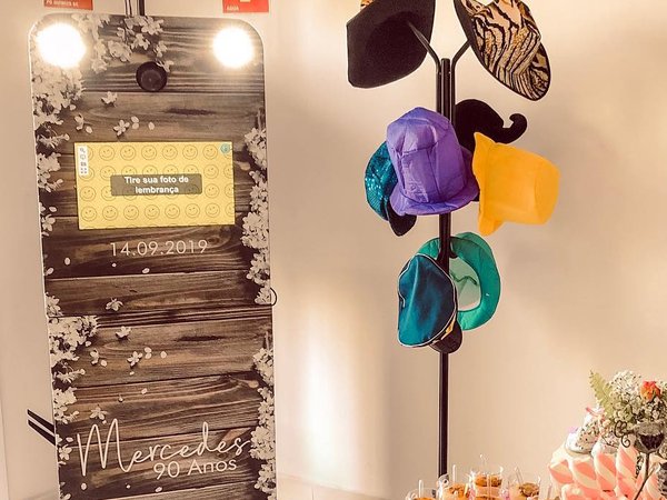 Totem personalizado da festa de 90 anos